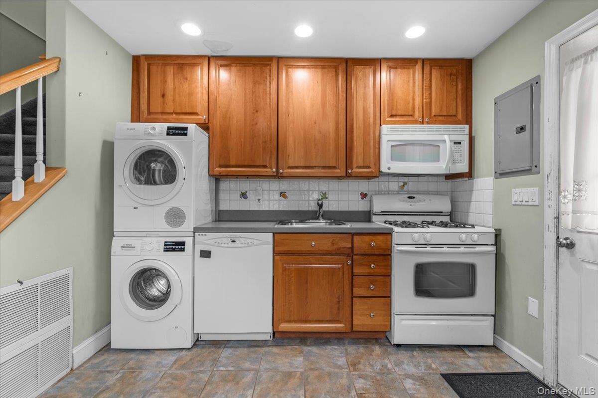 53 12th Street Property Photo 6