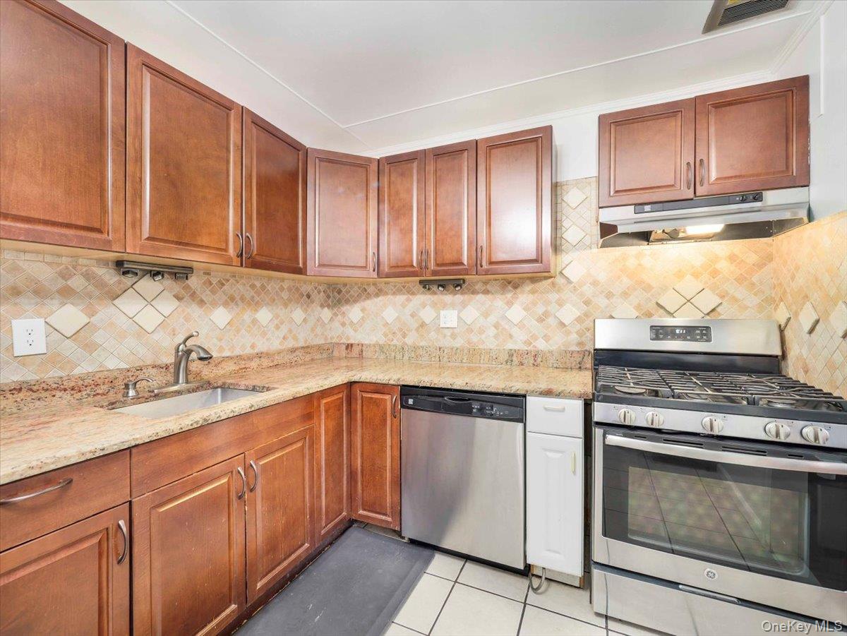 10 Brevoort Drive 2a Property Photo 6