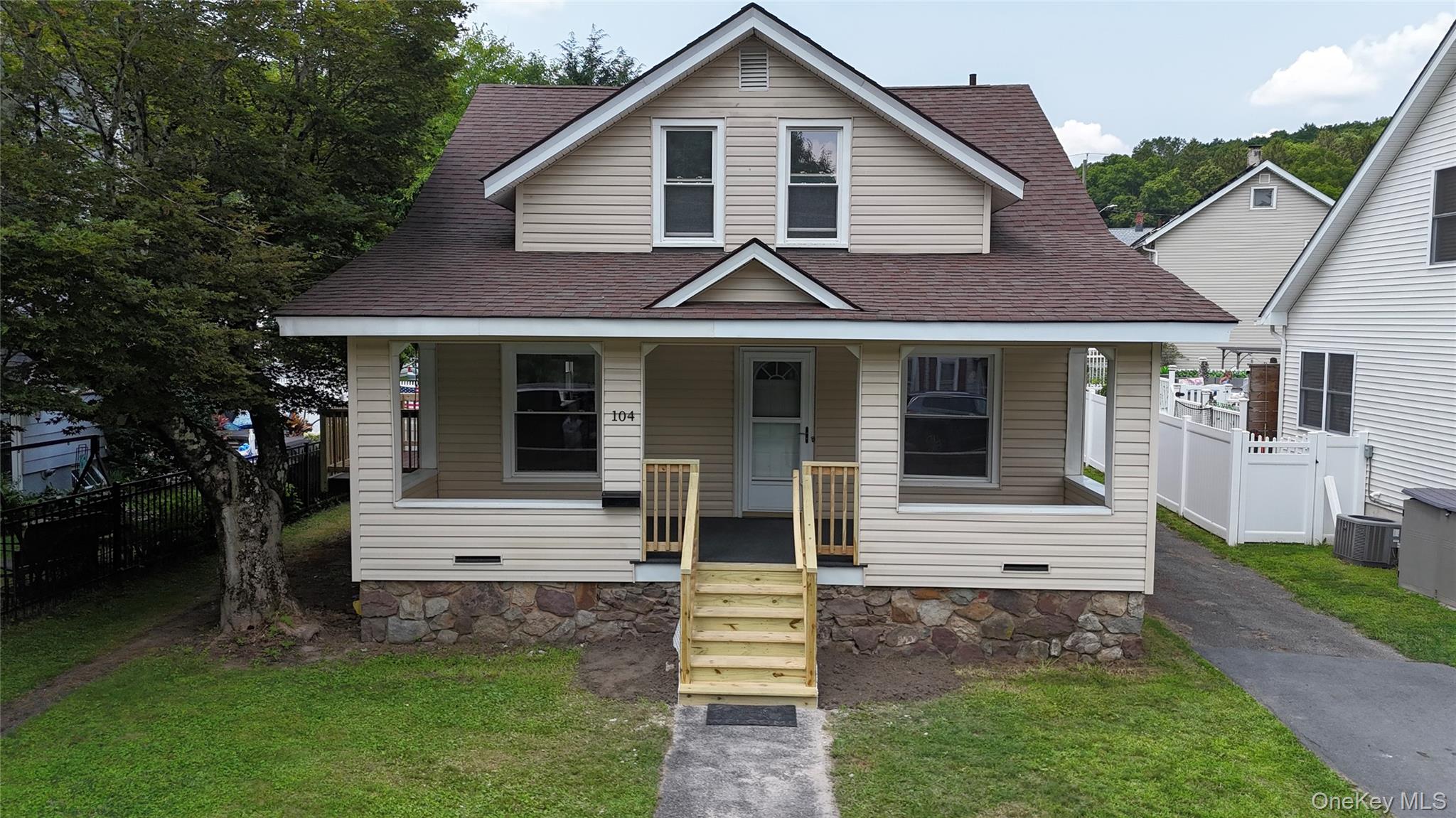 104 N Orange Street Property Photo 1