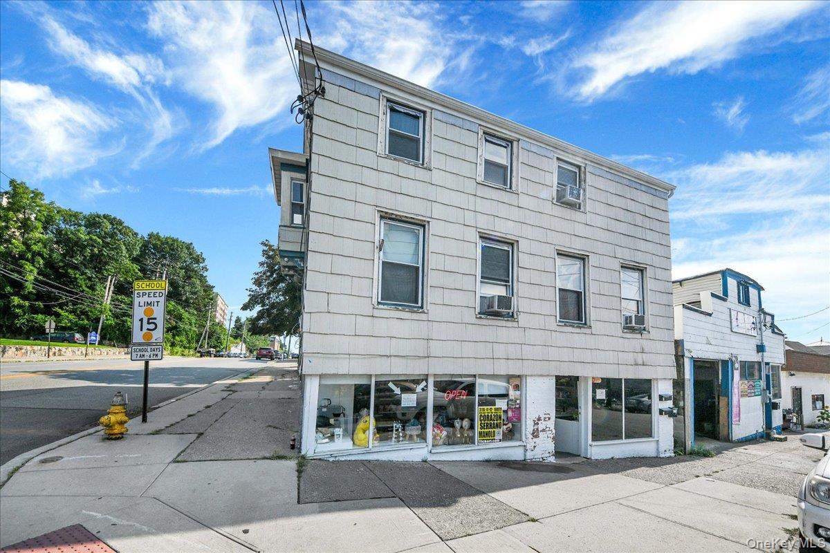 629 South Street Property Photo 4