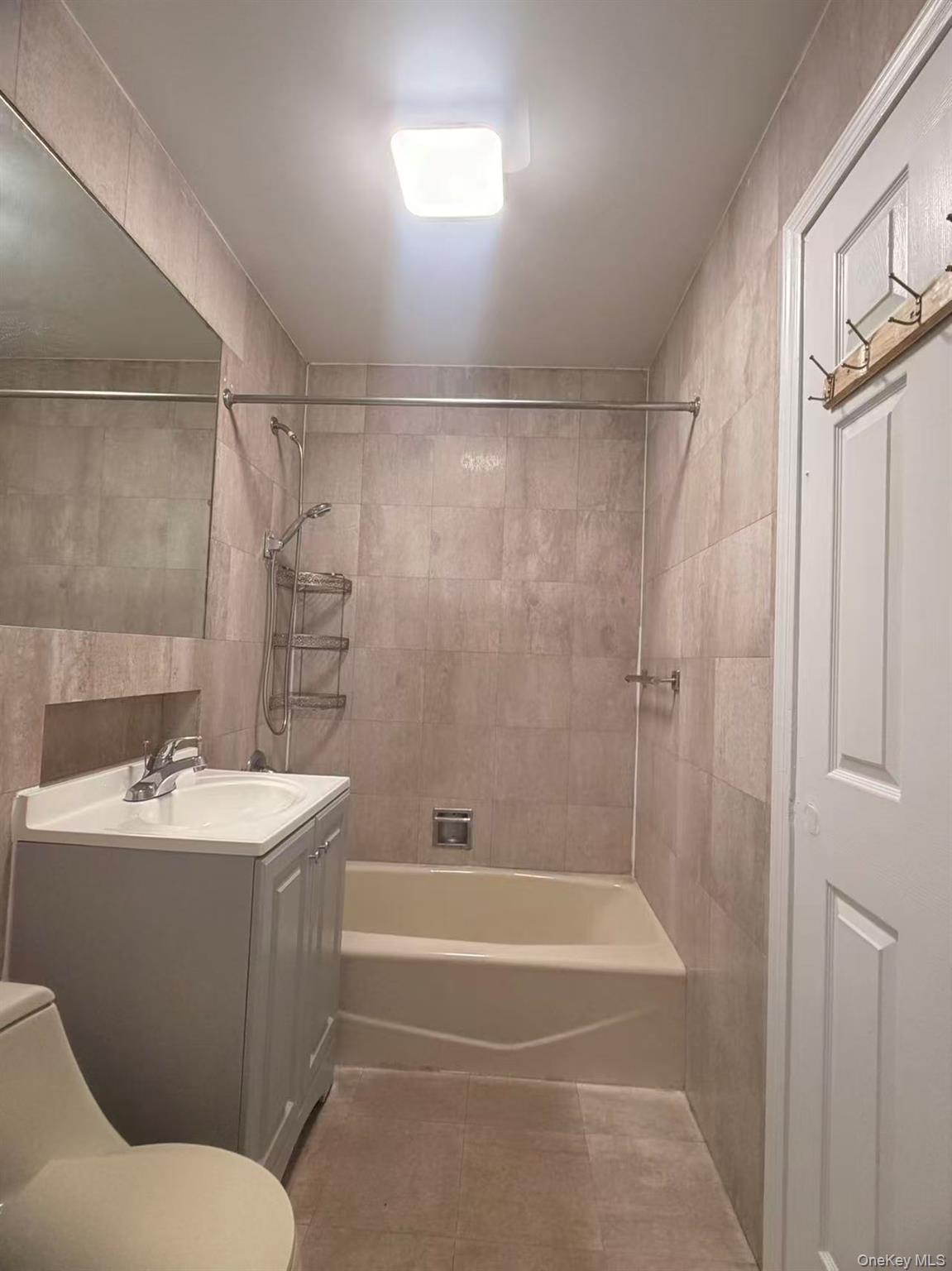 4231 Colden Street R1h Property Photo 5