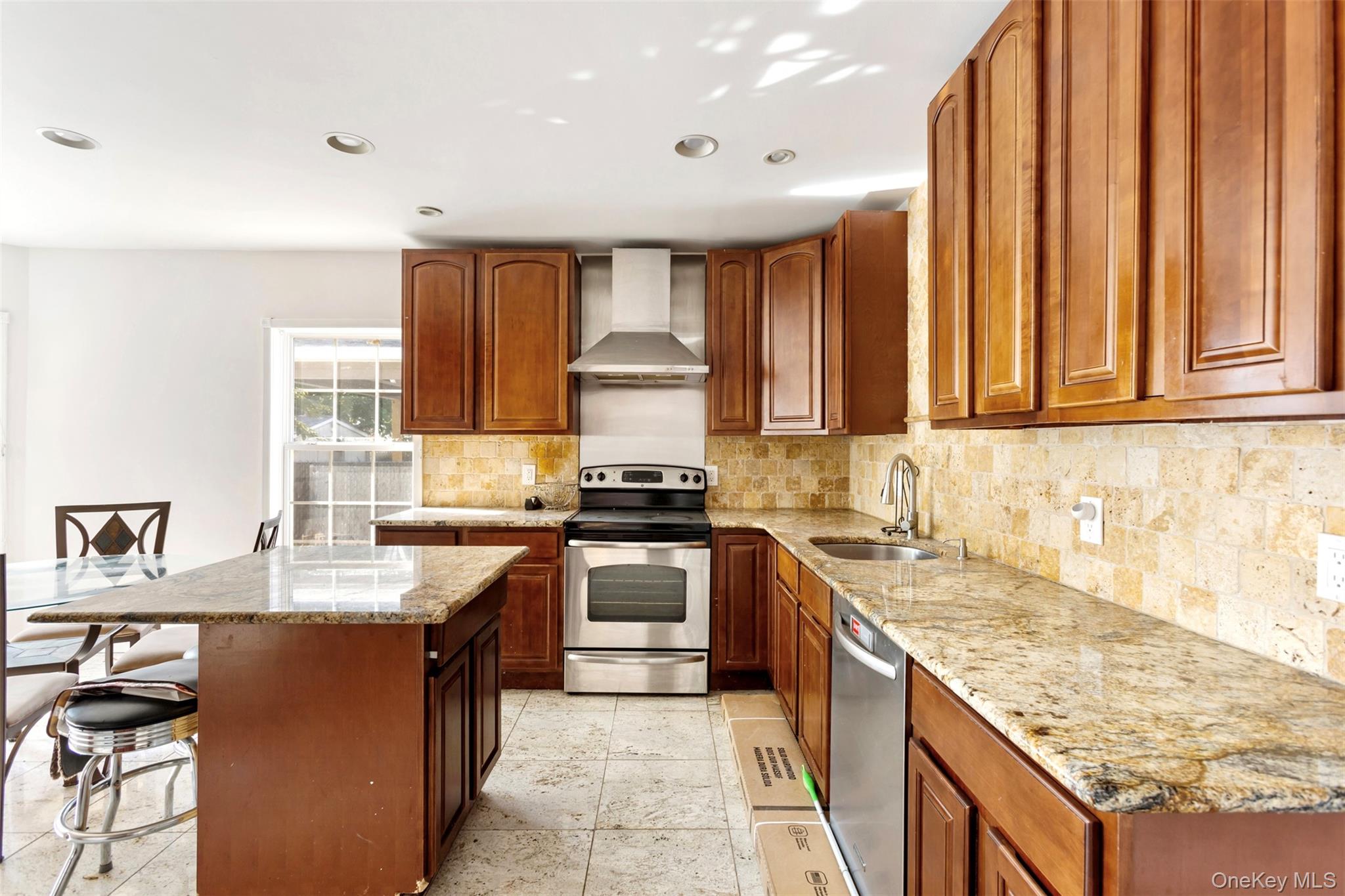 316 Maplegrove Avenue Property Photo 3