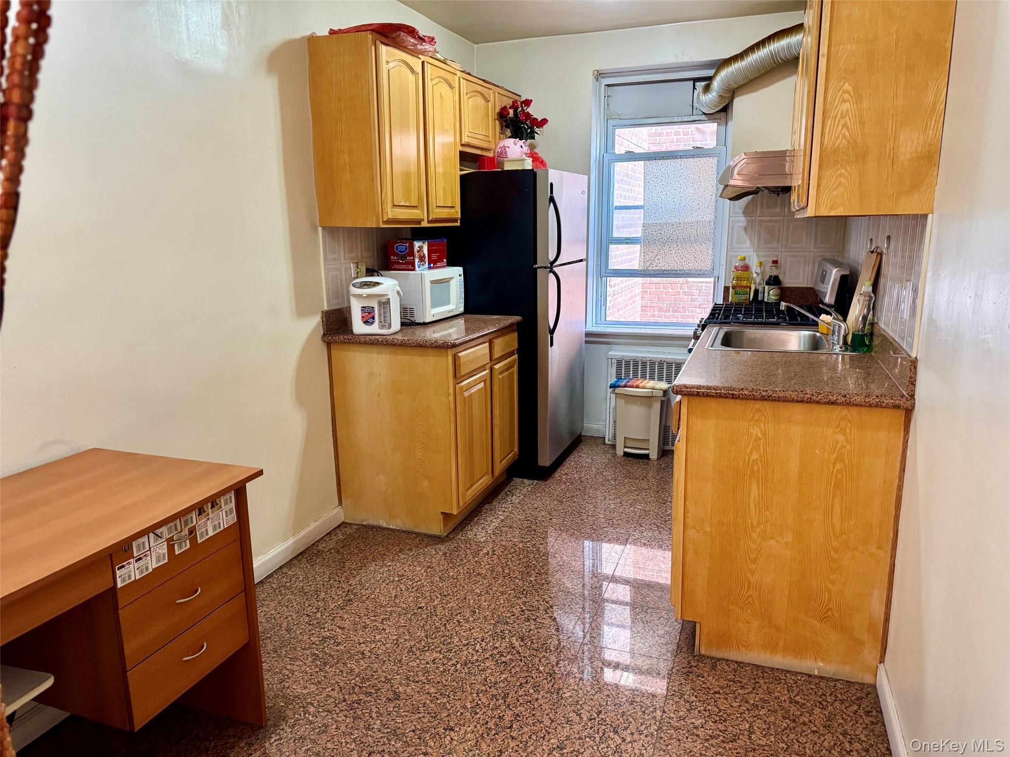 43-36 Robinson Street 3l Property Photo 4