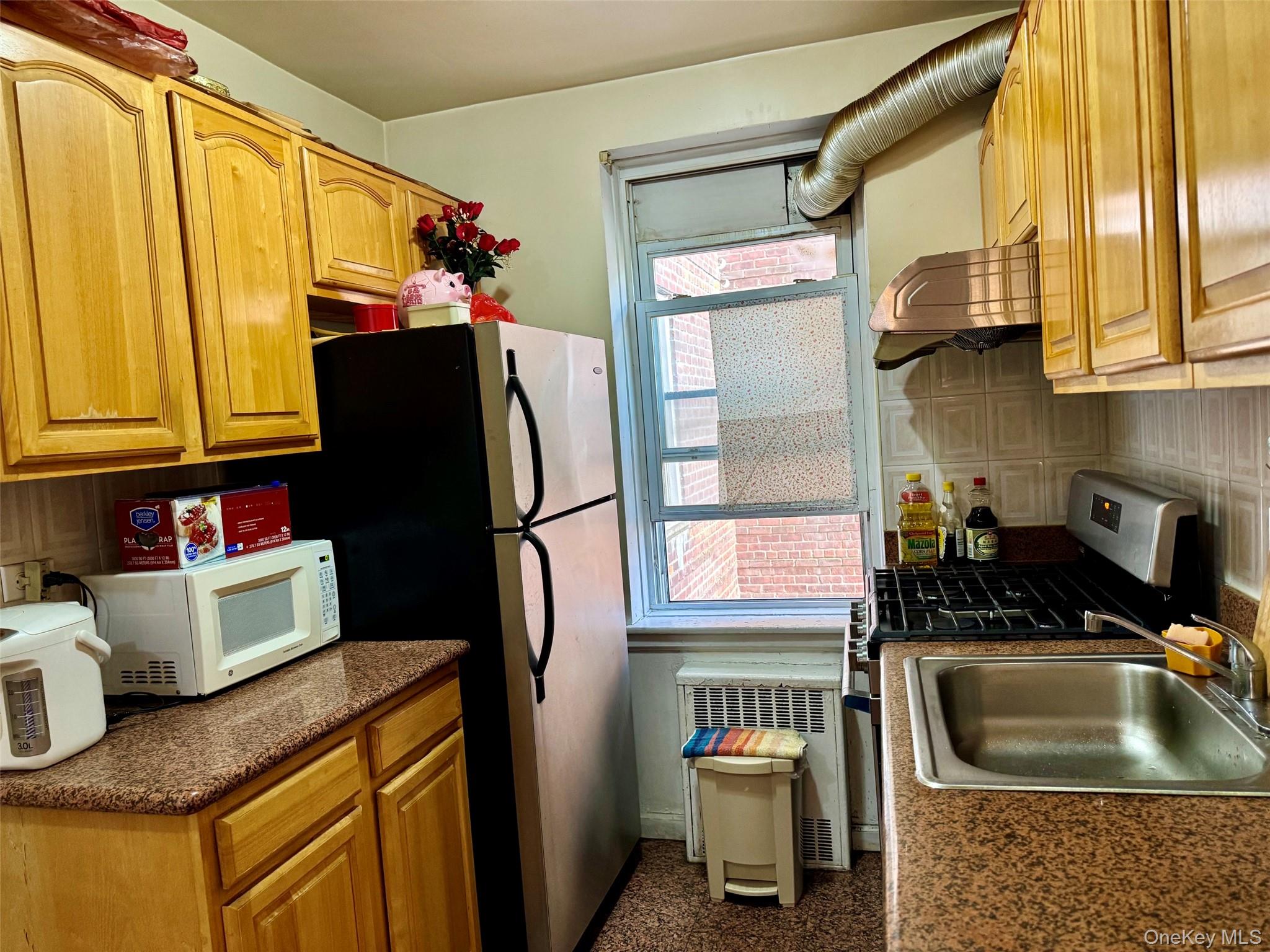 43-36 Robinson Street 3l Property Photo 5