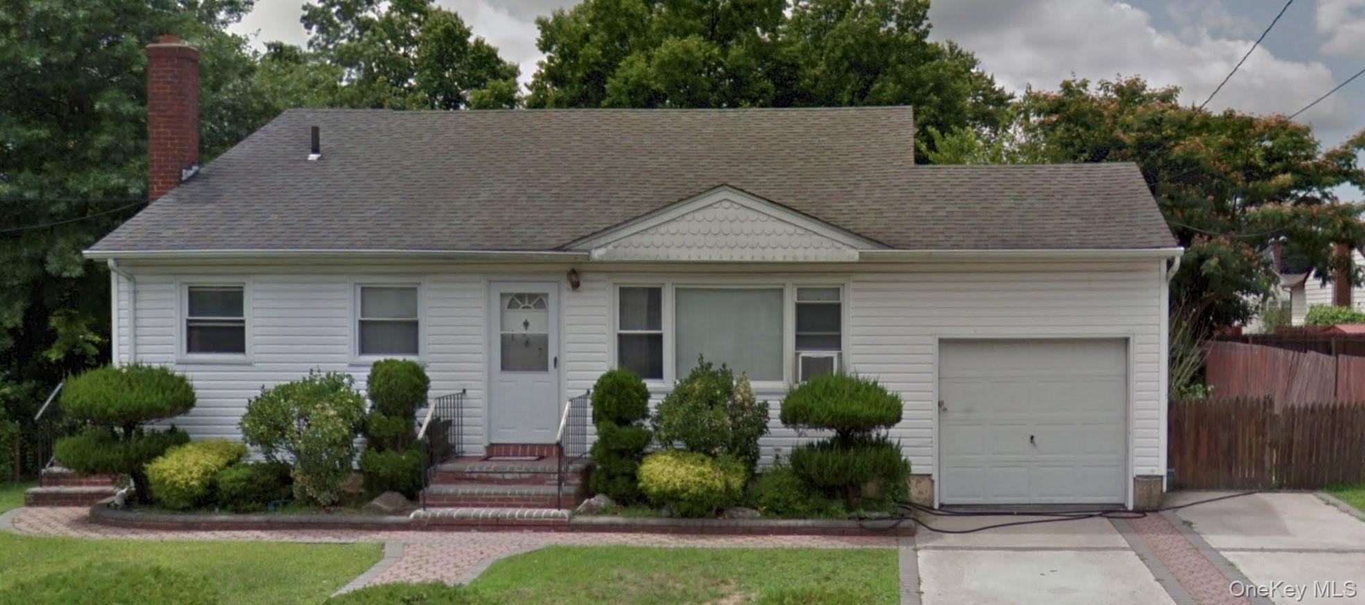 187 Urban Avenue Property Photo 1