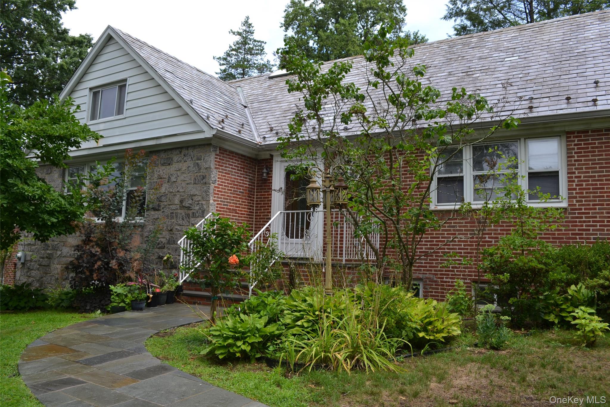 622 James Street Property Photo 2