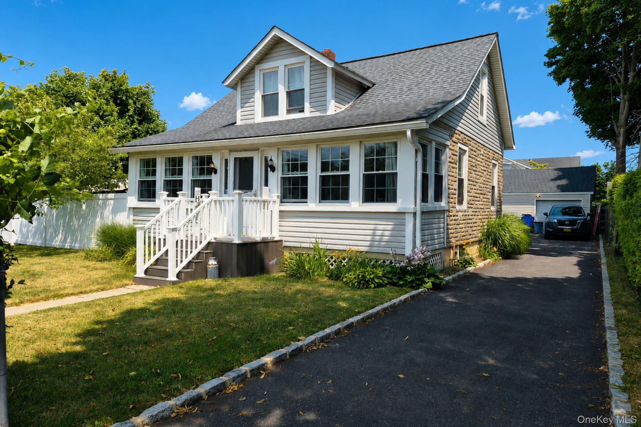 185 Ferndale Boulevard Property Photo 1