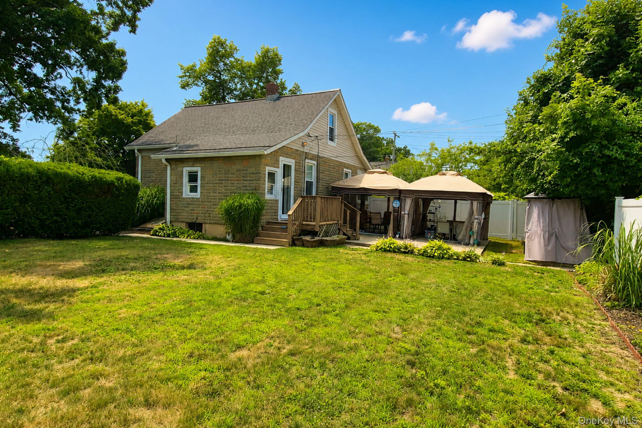 185 Ferndale Boulevard Property Photo 4