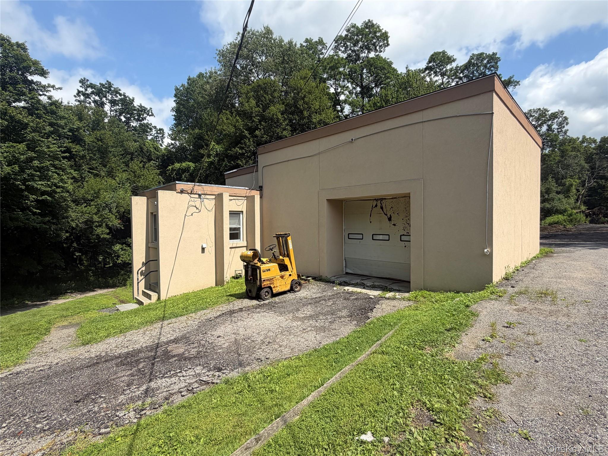 2022 Route 22 Back 1 Car Property Photo 1