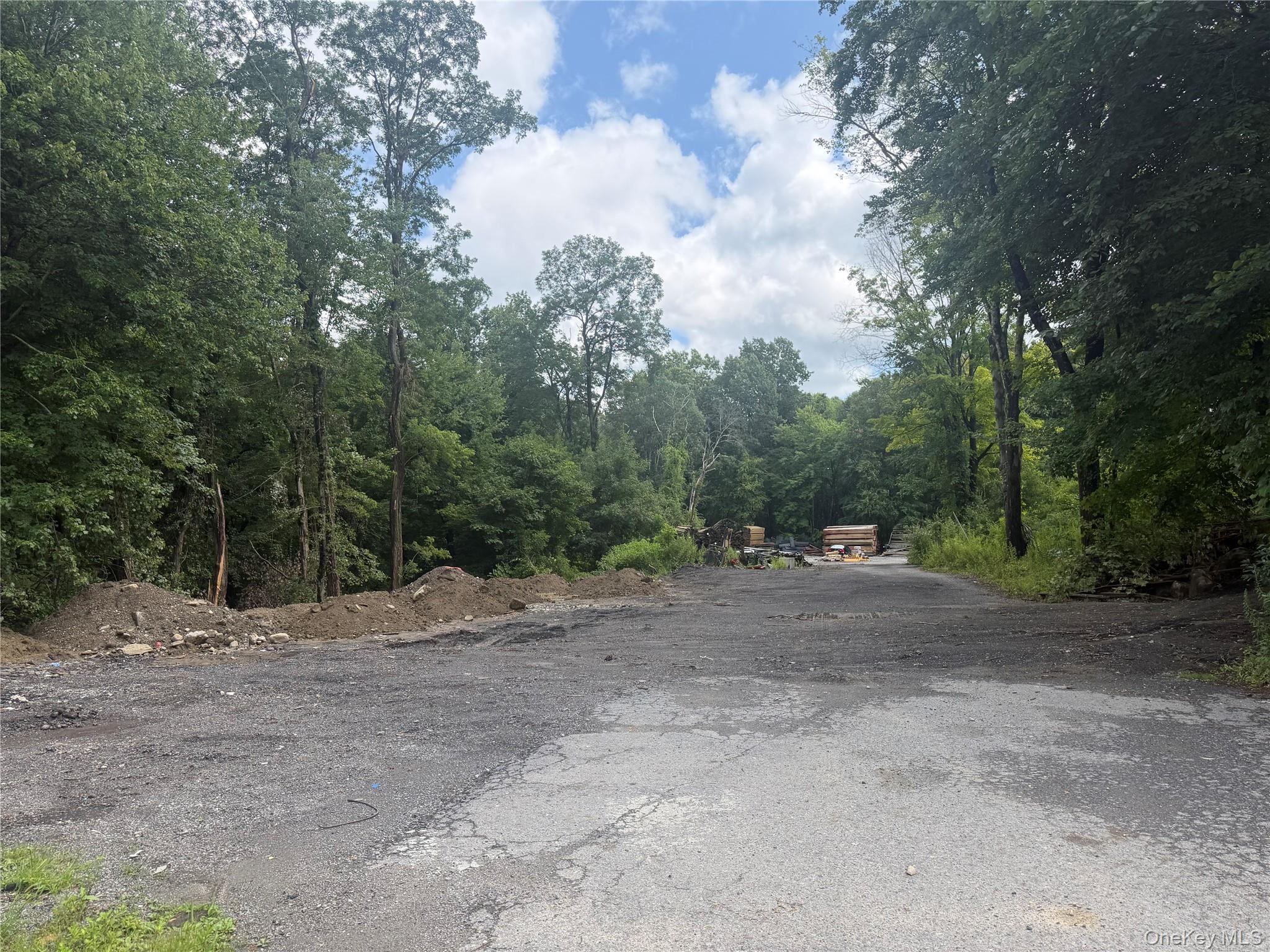 2022 Route 22 Back 1 Car Property Photo 2