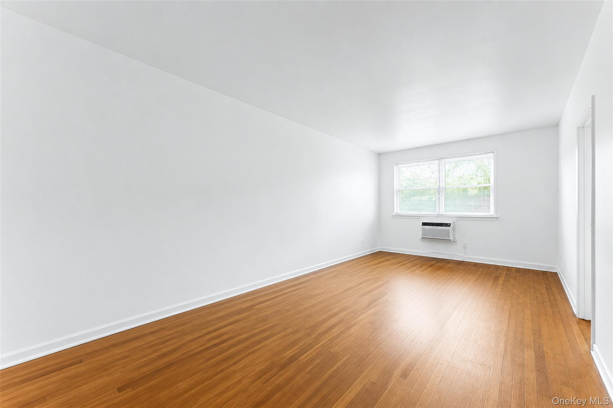42-18 E 235 Street Property Photo 15