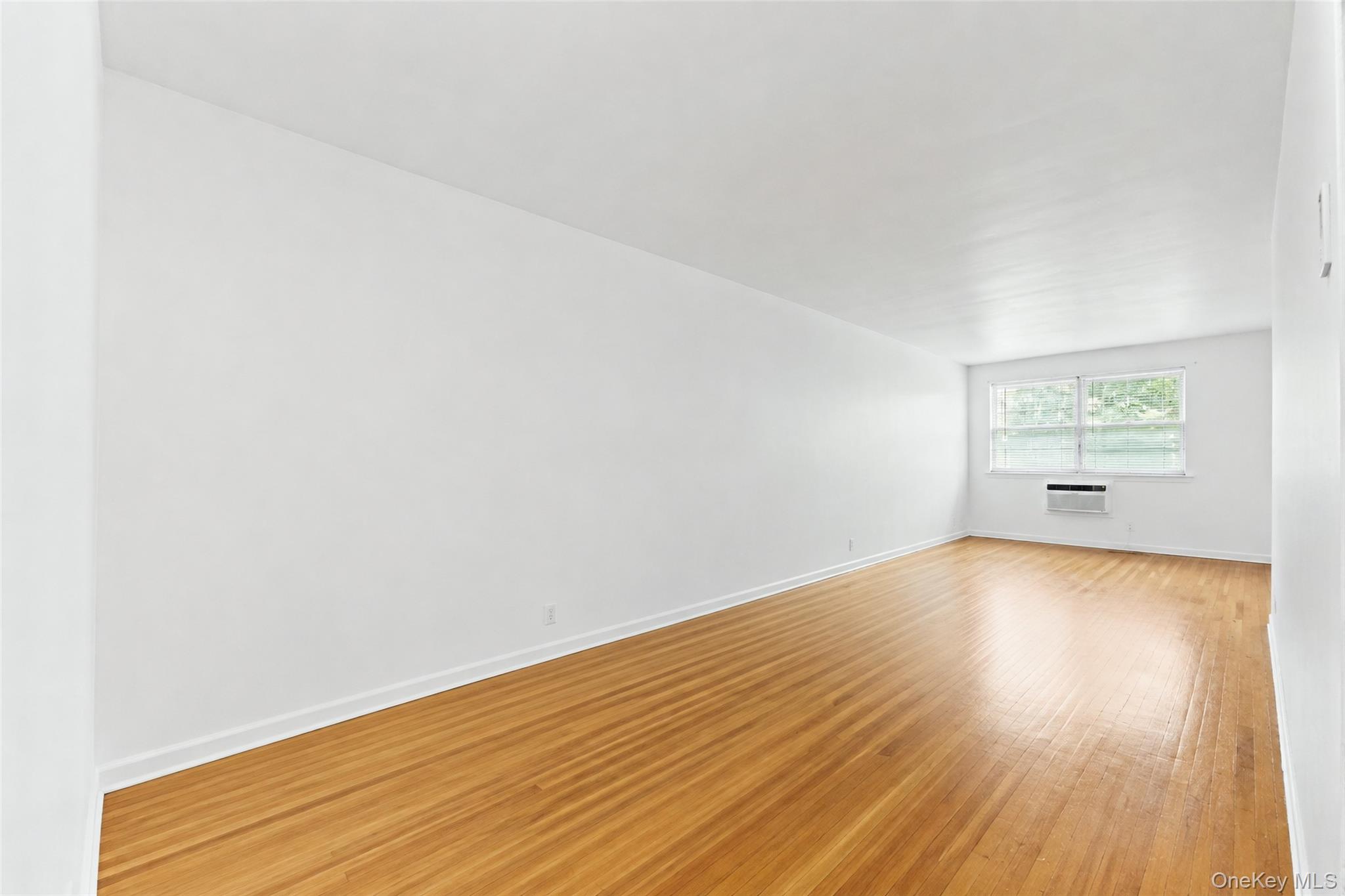 42-18 E 235 Street Property Photo 18
