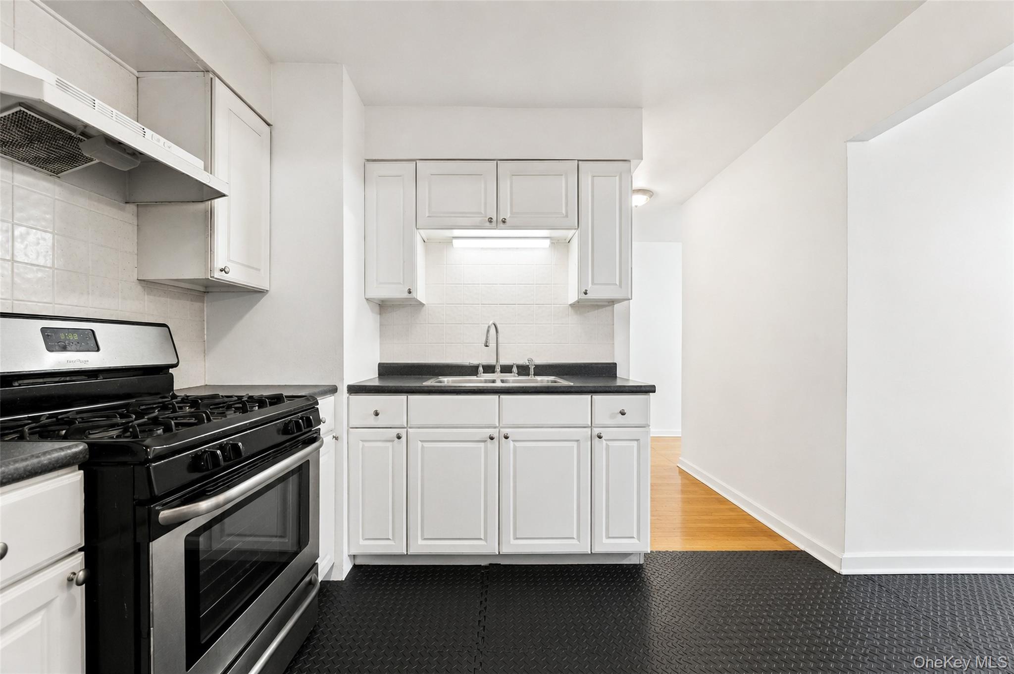 42-18 E 235 Street Property Photo 20