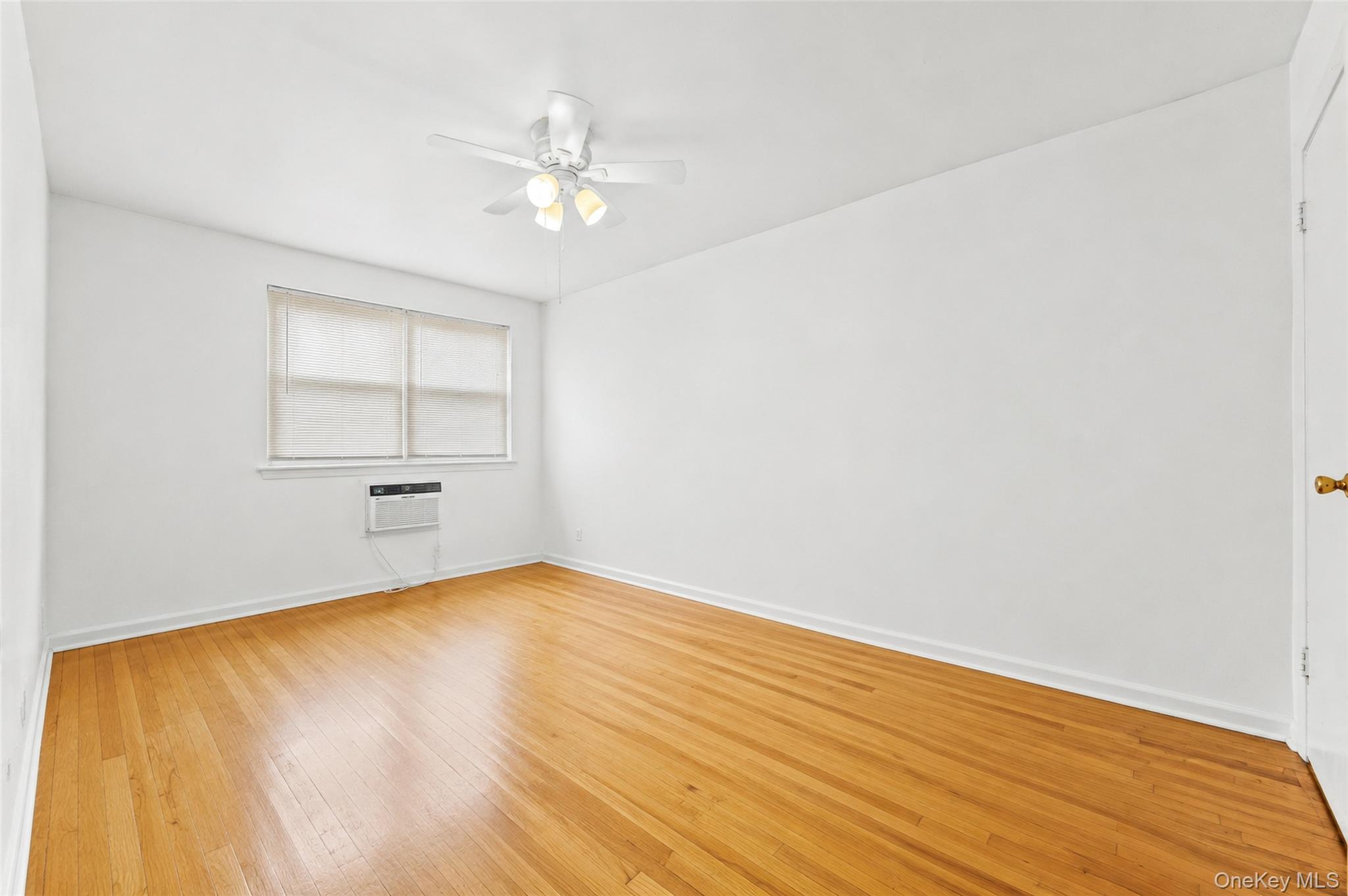 42-18 E 235 Street Property Photo 23