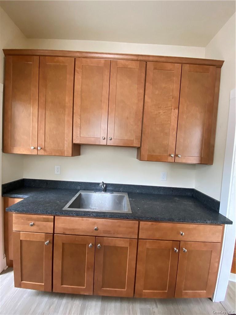 8 Franklin Avenue 1 Property Photo 2