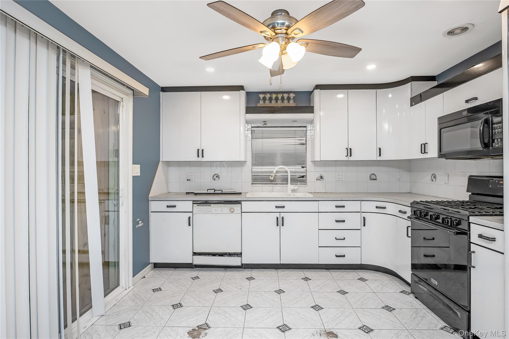 371 Grand Boulevard Property Photo 12