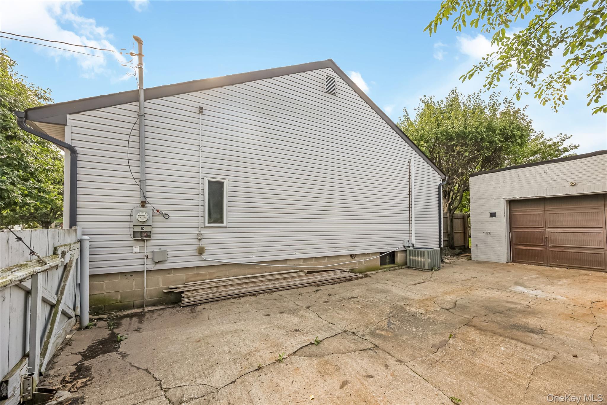 371 Grand Boulevard Property Photo 28
