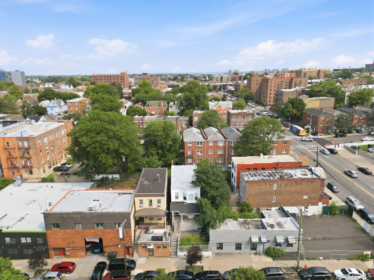 4412 Bronx Boulevard Property Photo 2