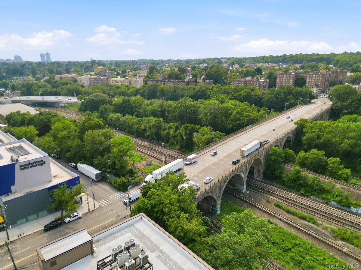 4412 Bronx Boulevard Property Photo 3