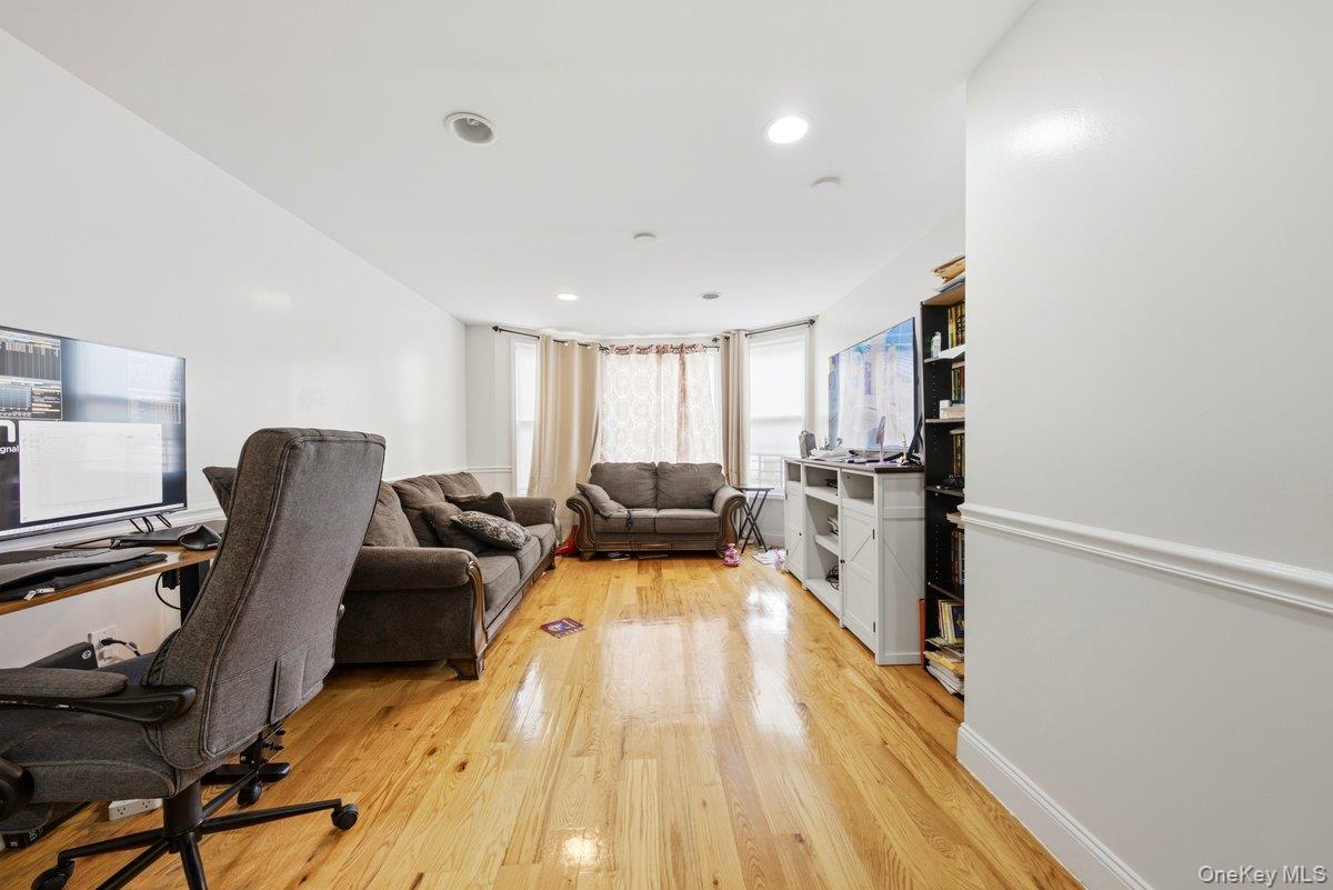 4412 Bronx Boulevard Property Photo 5