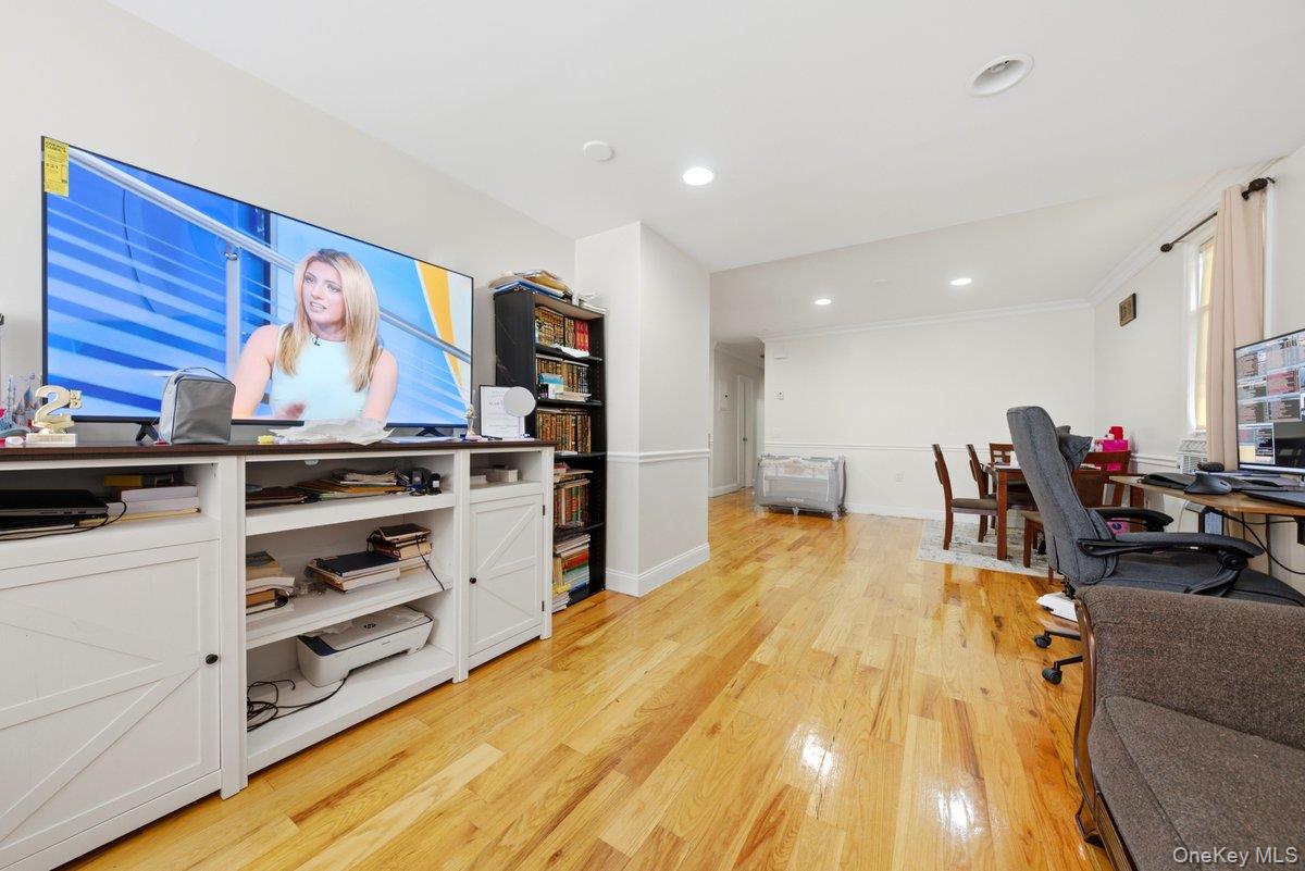 4412 Bronx Boulevard Property Photo 6