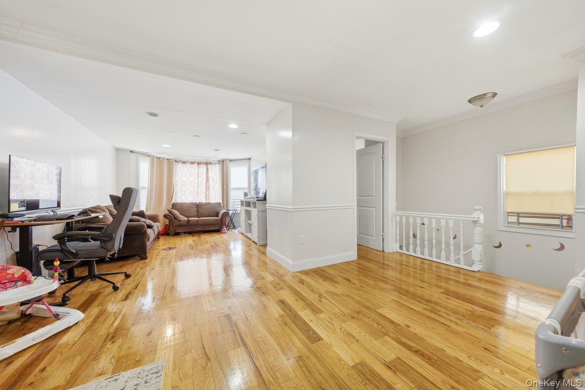 4412 Bronx Boulevard Property Photo 7