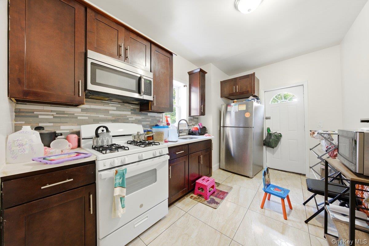4412 Bronx Boulevard Property Photo 11