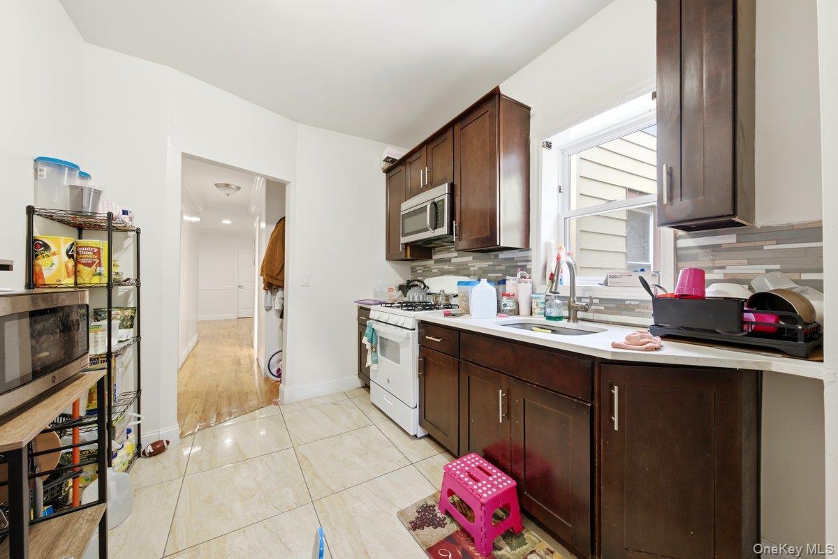 4412 Bronx Boulevard Property Photo 12