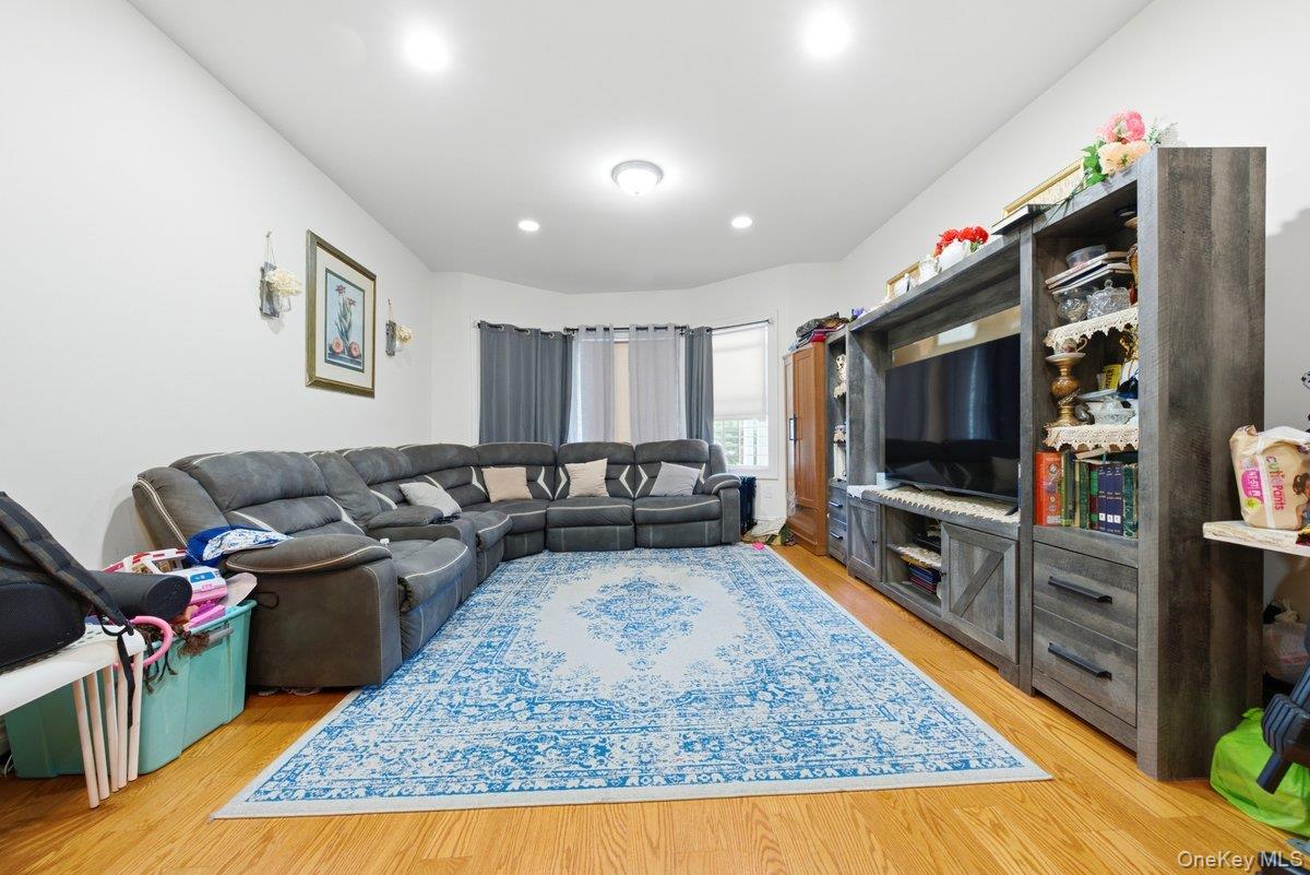 4412 Bronx Boulevard Property Photo 13