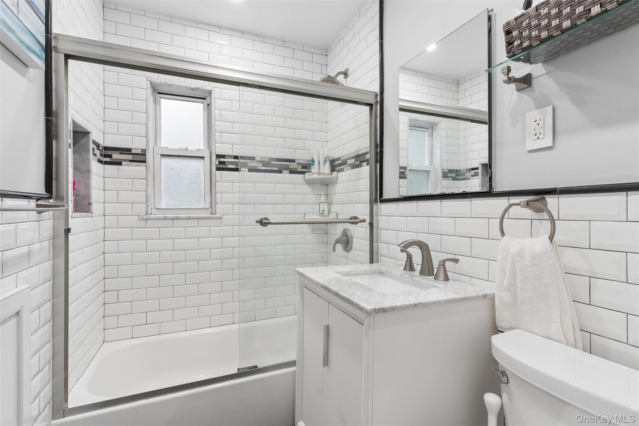 1195 E Broadway L21 Property Photo 11