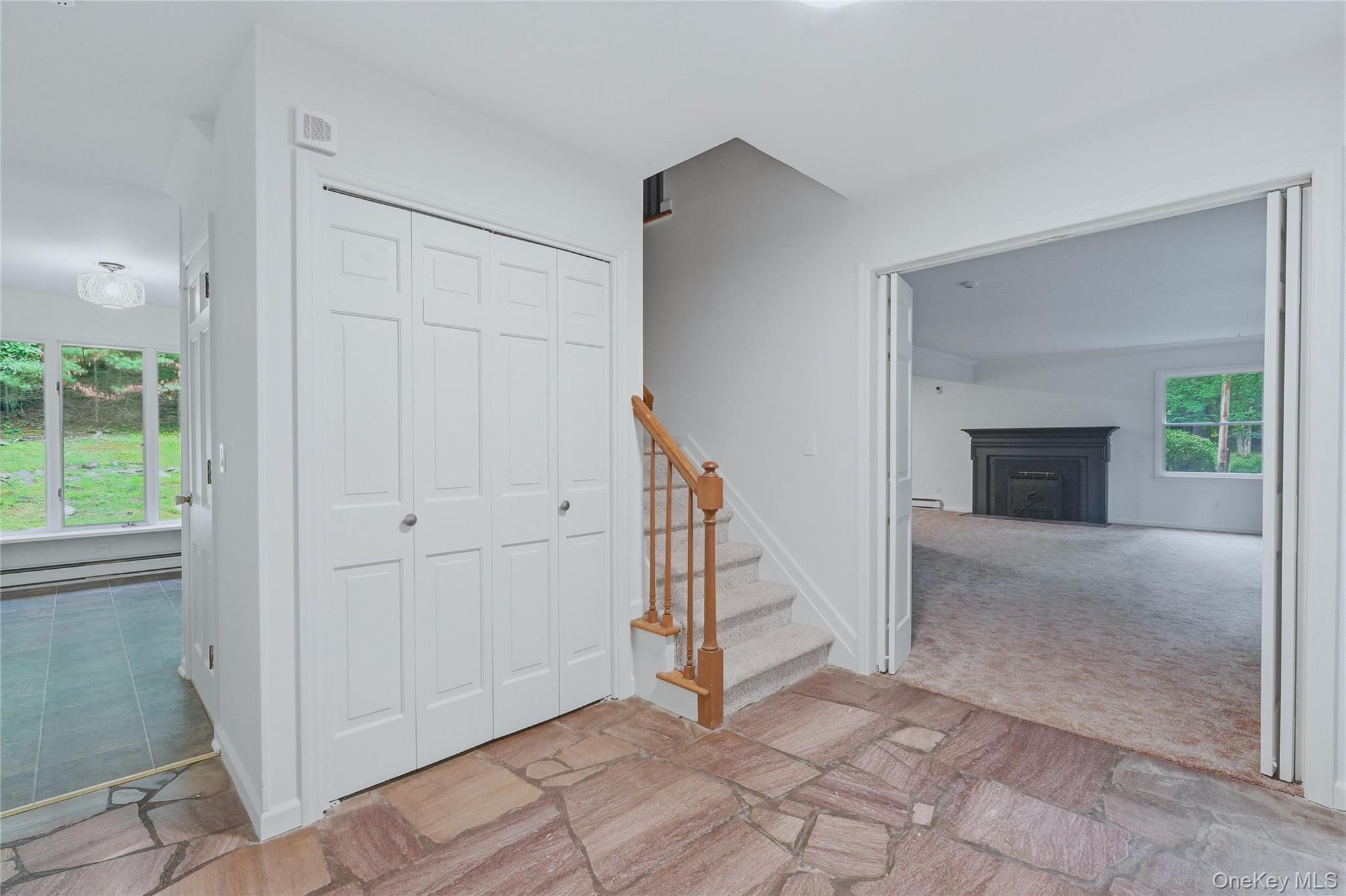 2320 Glasco Turnpike Property Photo 4