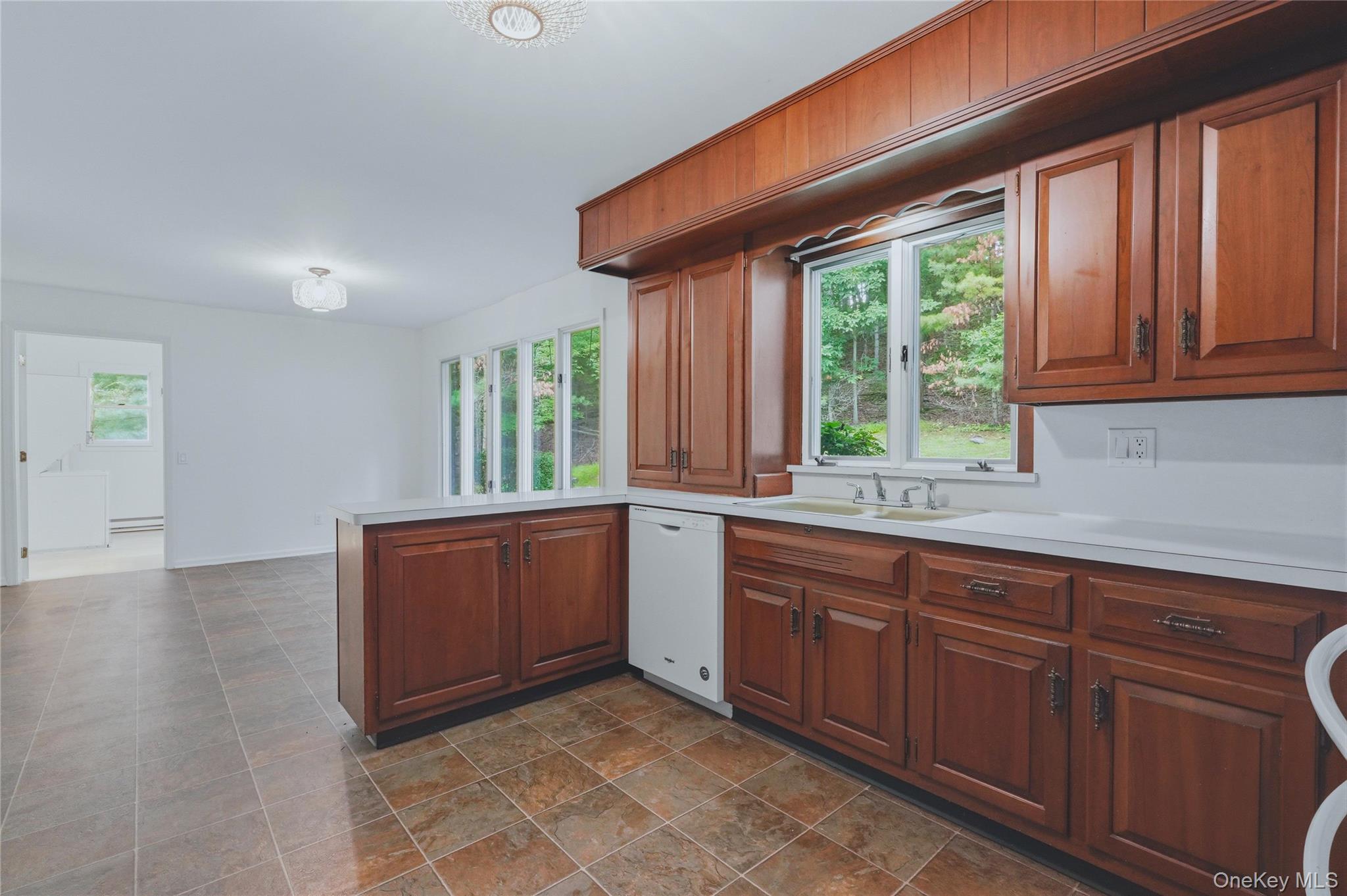 2320 Glasco Turnpike Property Photo 13