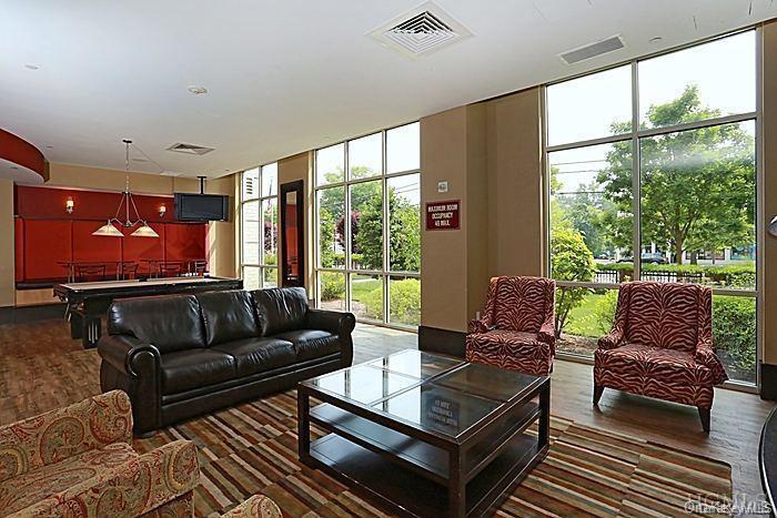 300 Mamaroneck 315 Property Photo 16