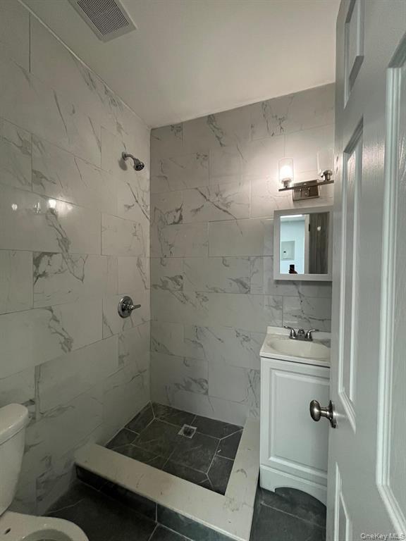 21813 Jamaica Avenue Property Photo 3