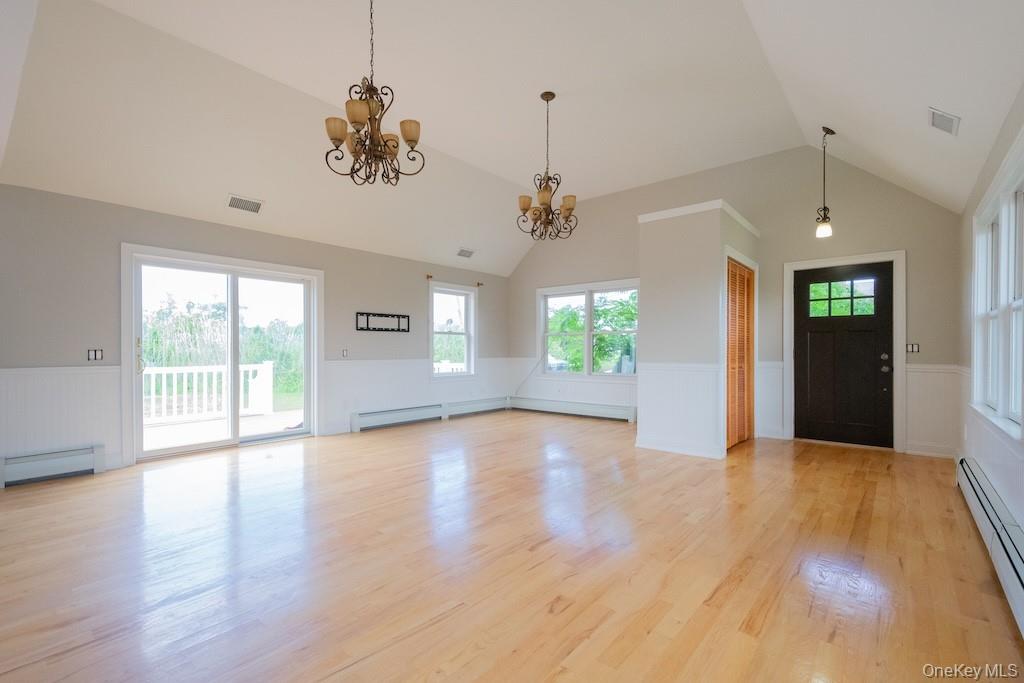 300 S Snedecor Avenue Property Photo 4