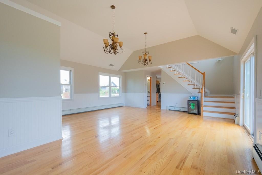 300 S Snedecor Avenue Property Photo 6