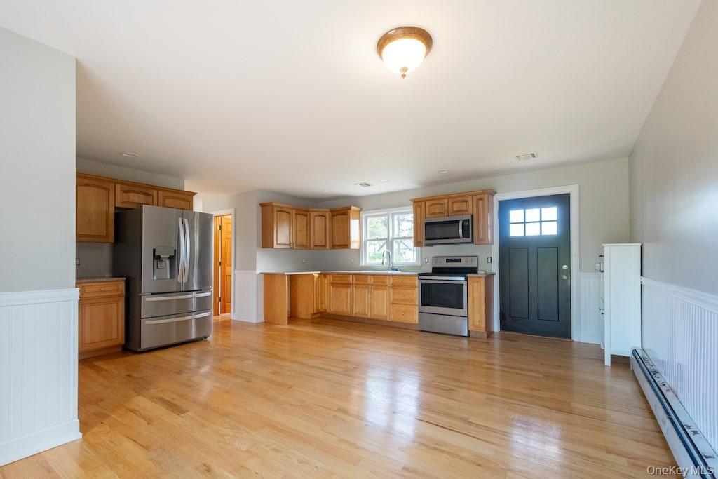 300 S Snedecor Avenue Property Photo 7