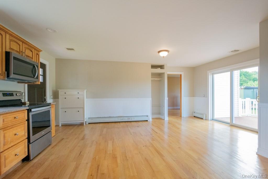 300 S Snedecor Avenue Property Photo 8