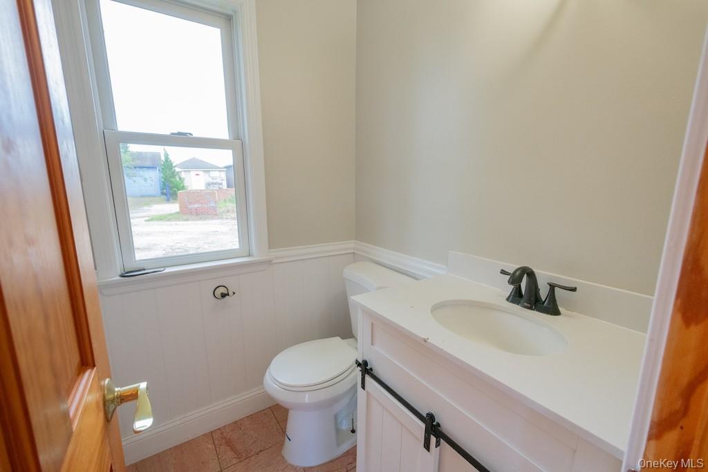 300 S Snedecor Avenue Property Photo 14