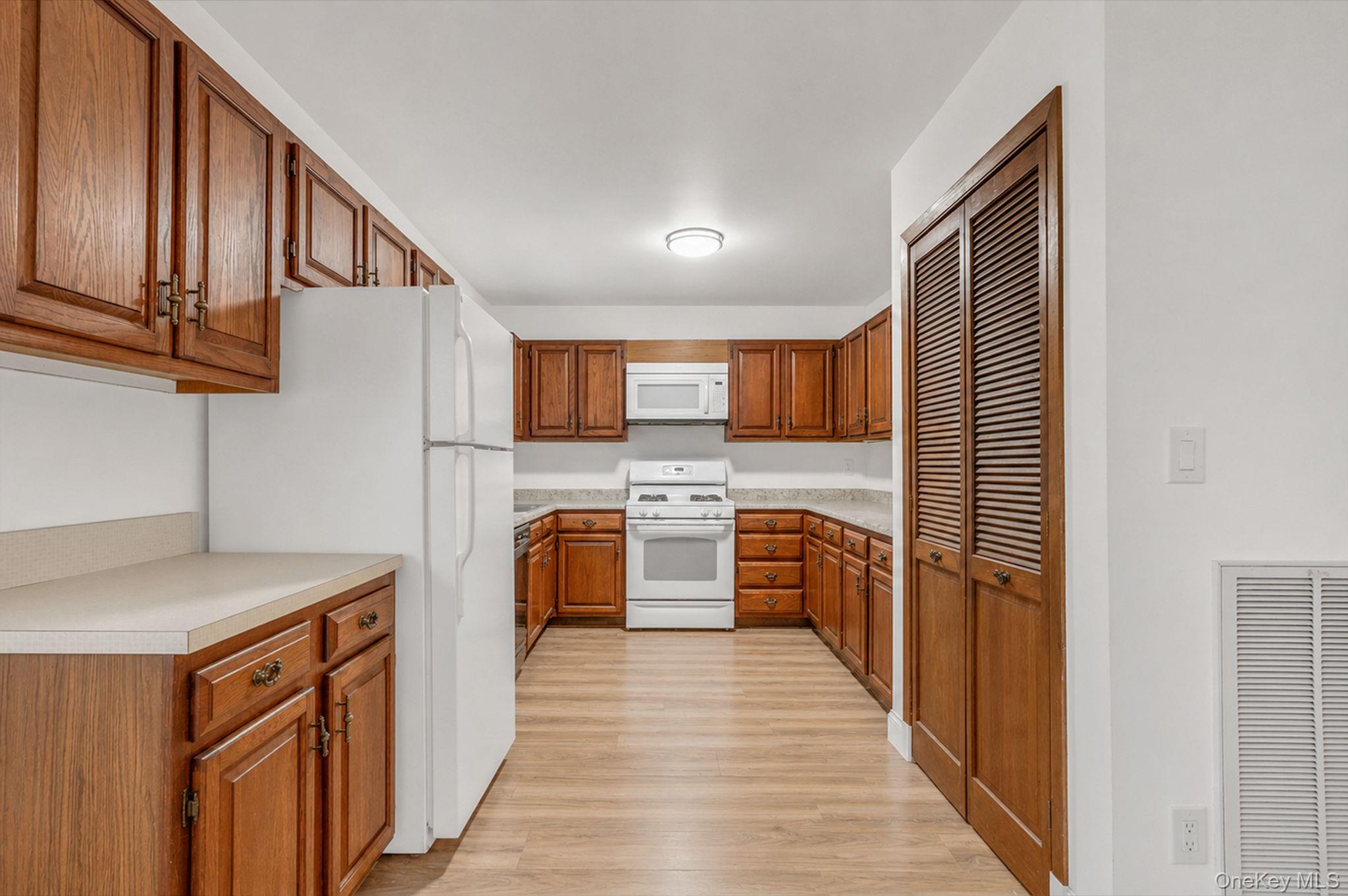 8 Swezey Lane Property Photo 4