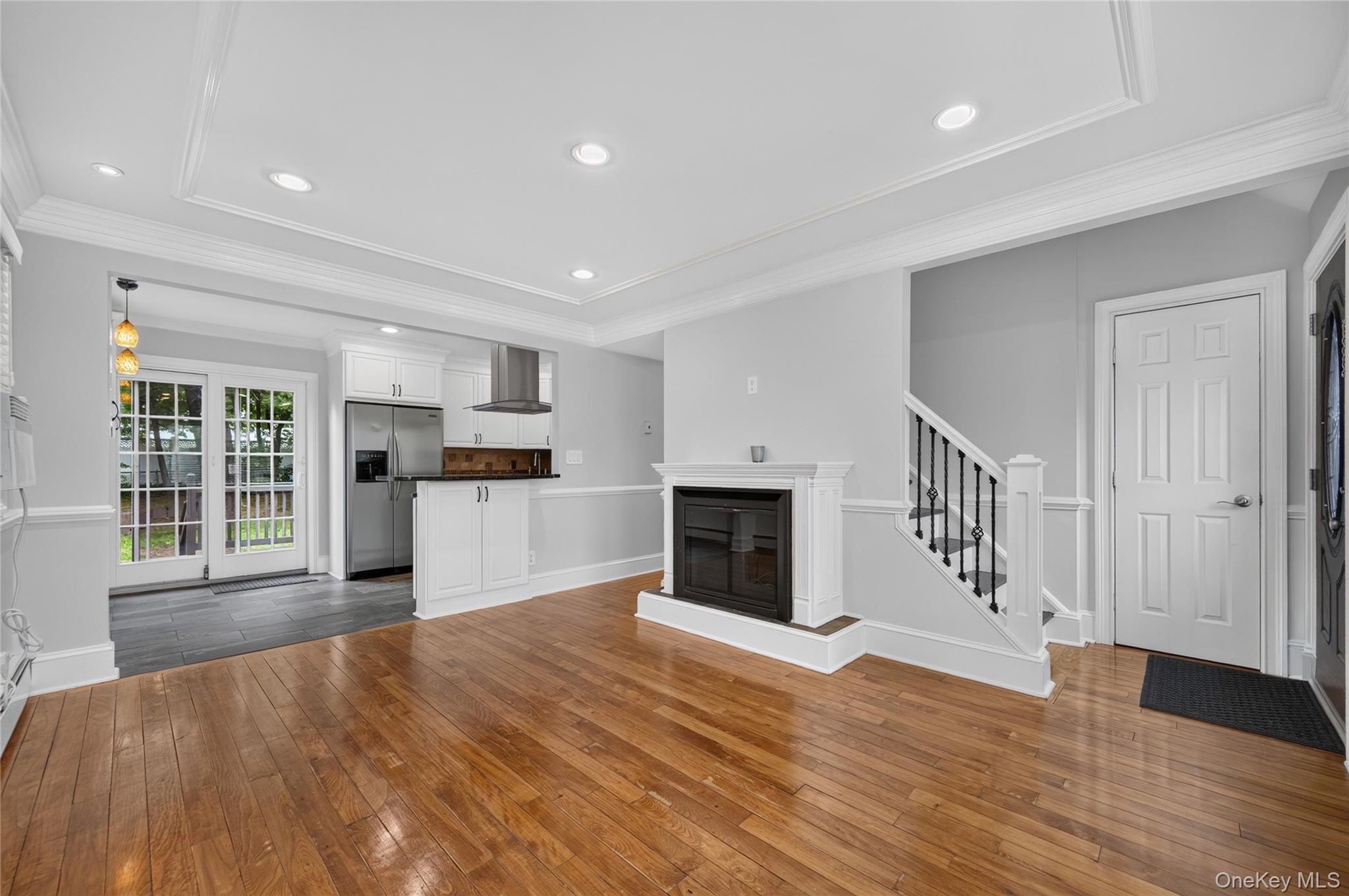 135 N Wantagh Avenue Property Photo 5