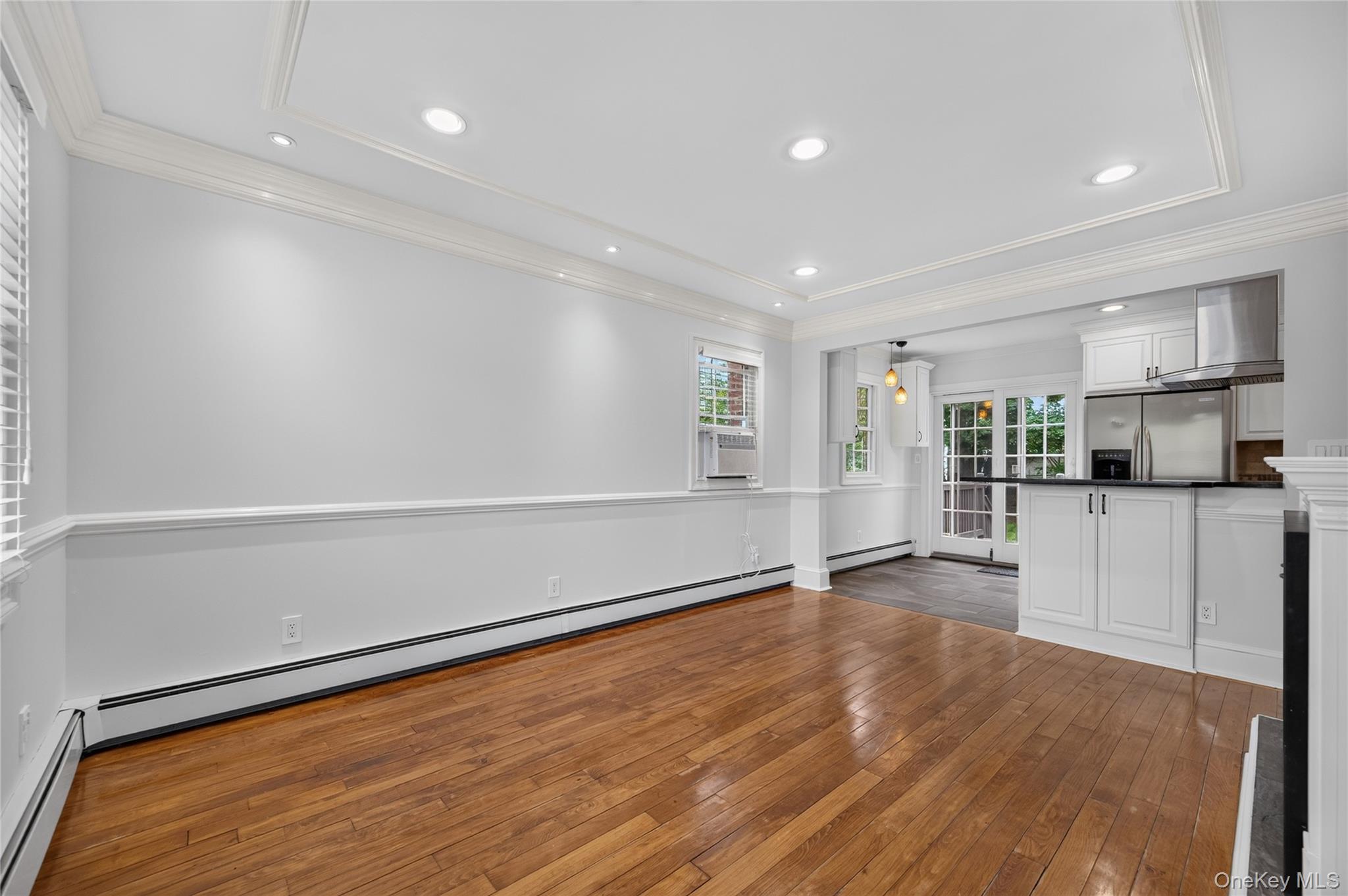 135 N Wantagh Avenue Property Photo 6