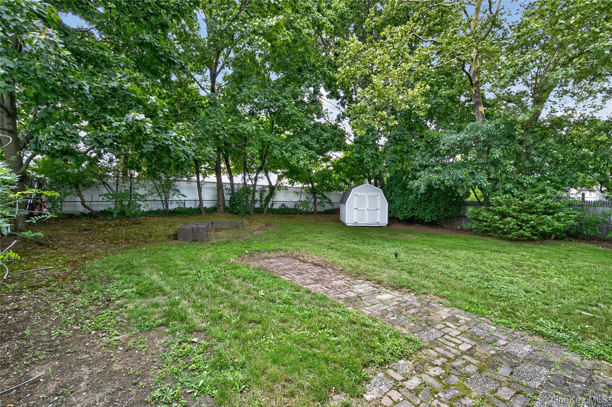 135 N Wantagh Avenue Property Photo 23