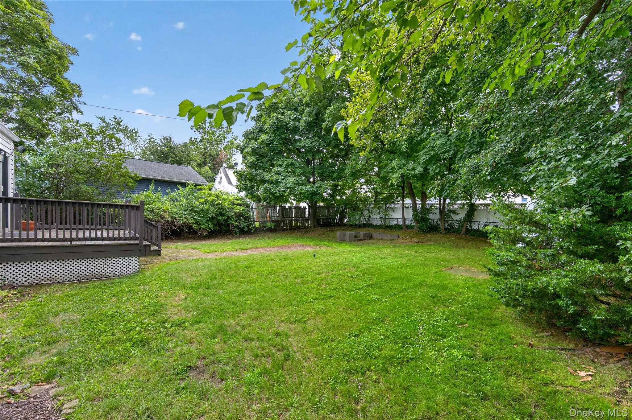 135 N Wantagh Avenue Property Photo 24