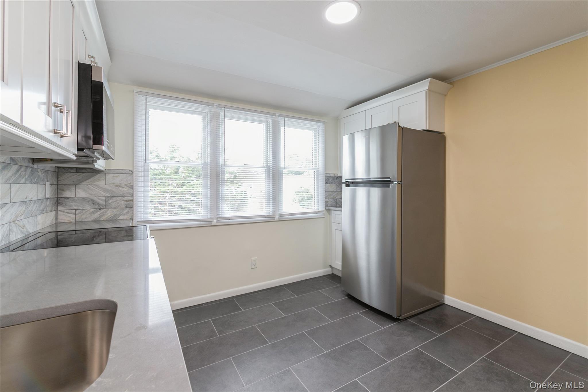 11 Deauville Parkway Property Photo 6