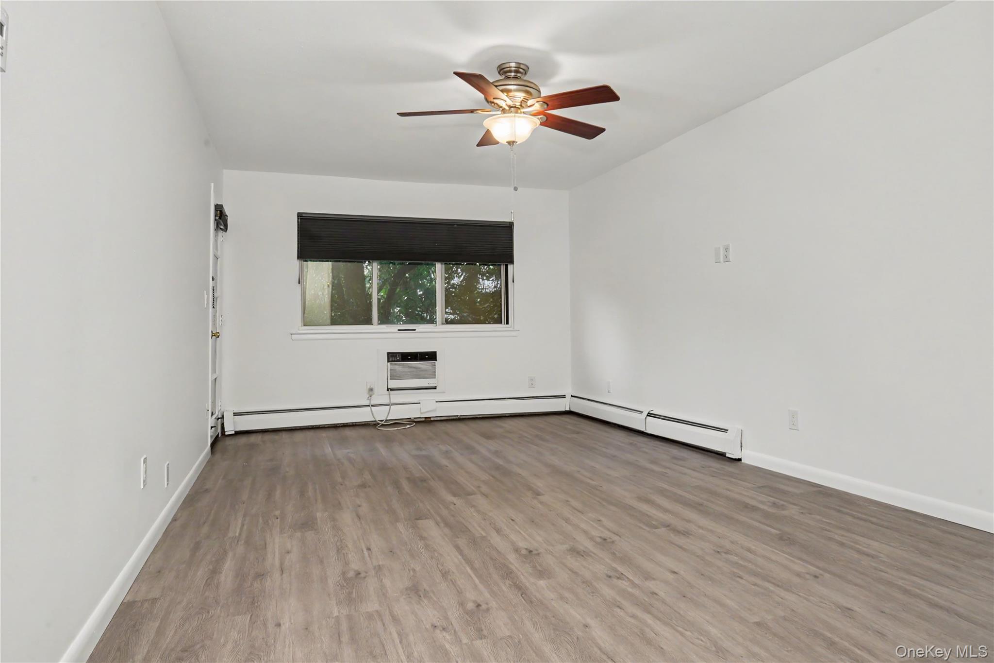 42 Coachlight Square Property Photo 4