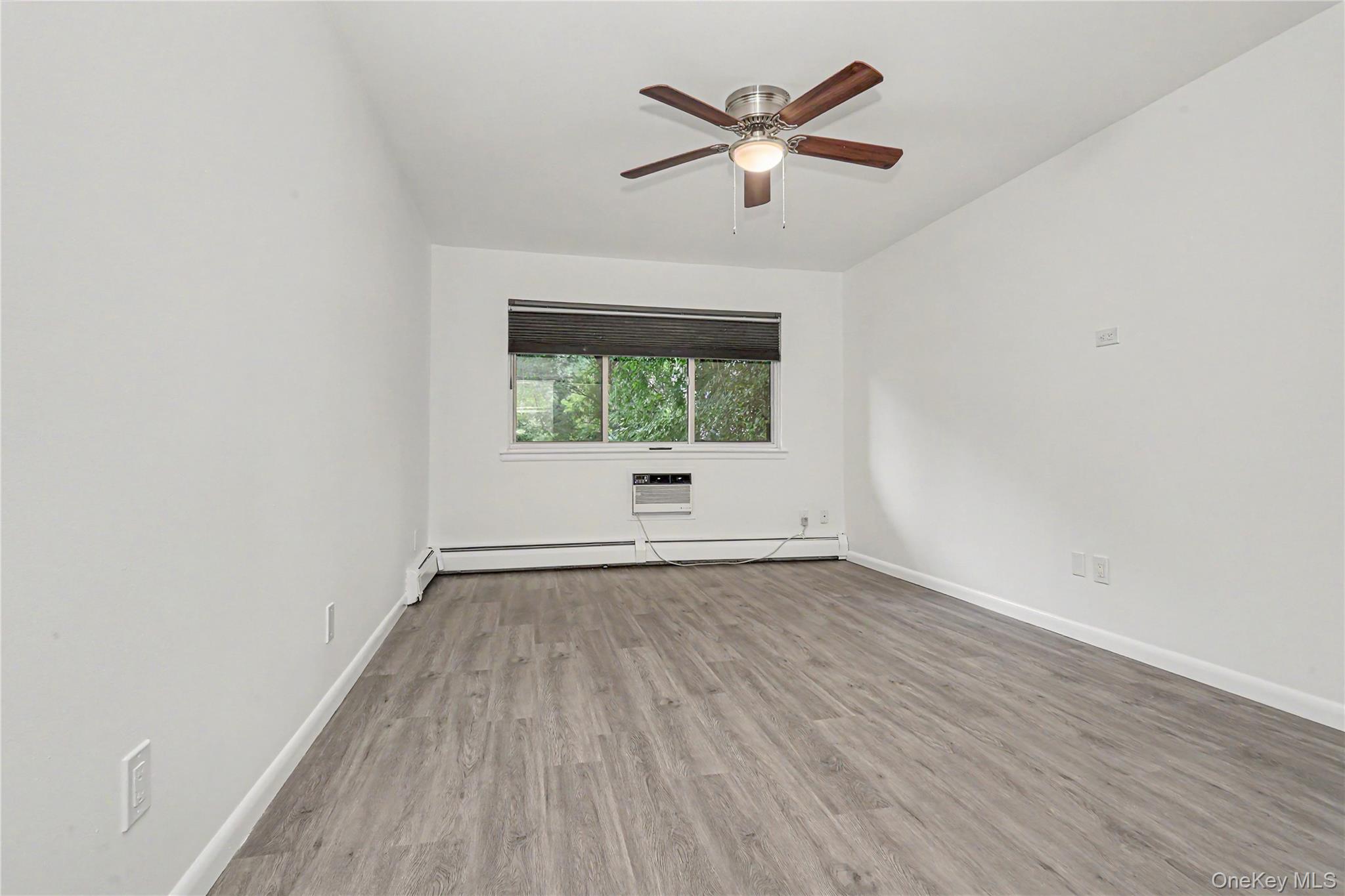 42 Coachlight Square Property Photo 6