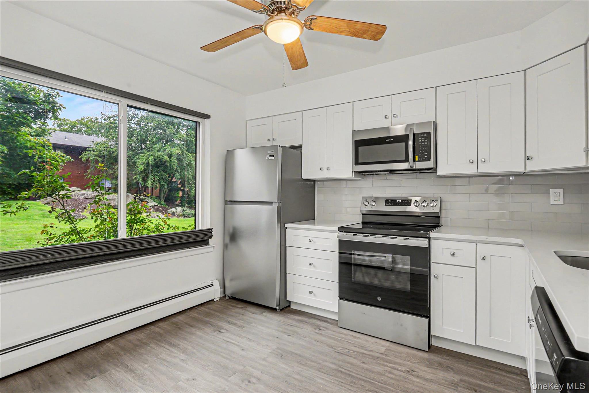 42 Coachlight Square Property Photo 8
