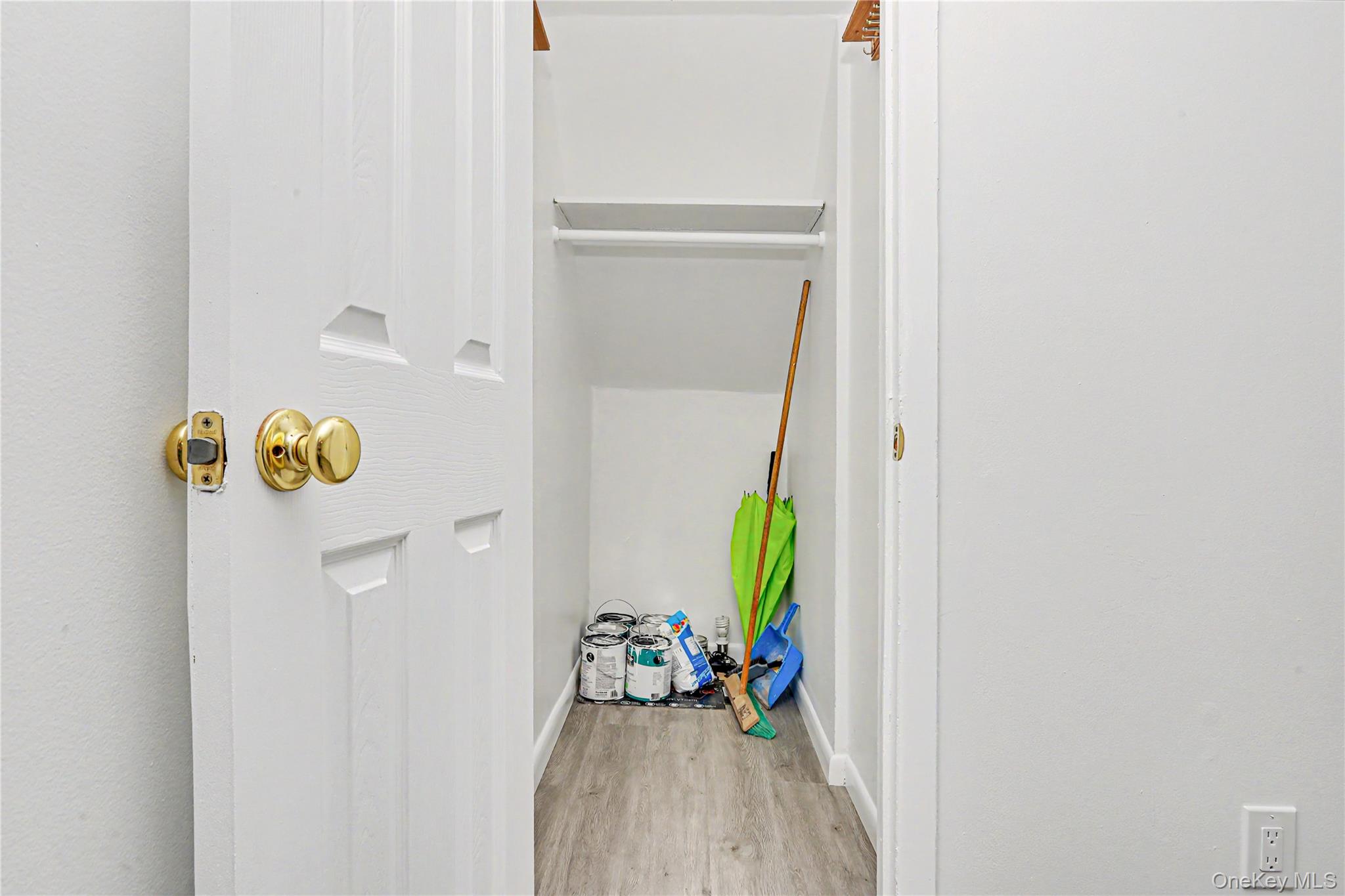 42 Coachlight Square Property Photo 14