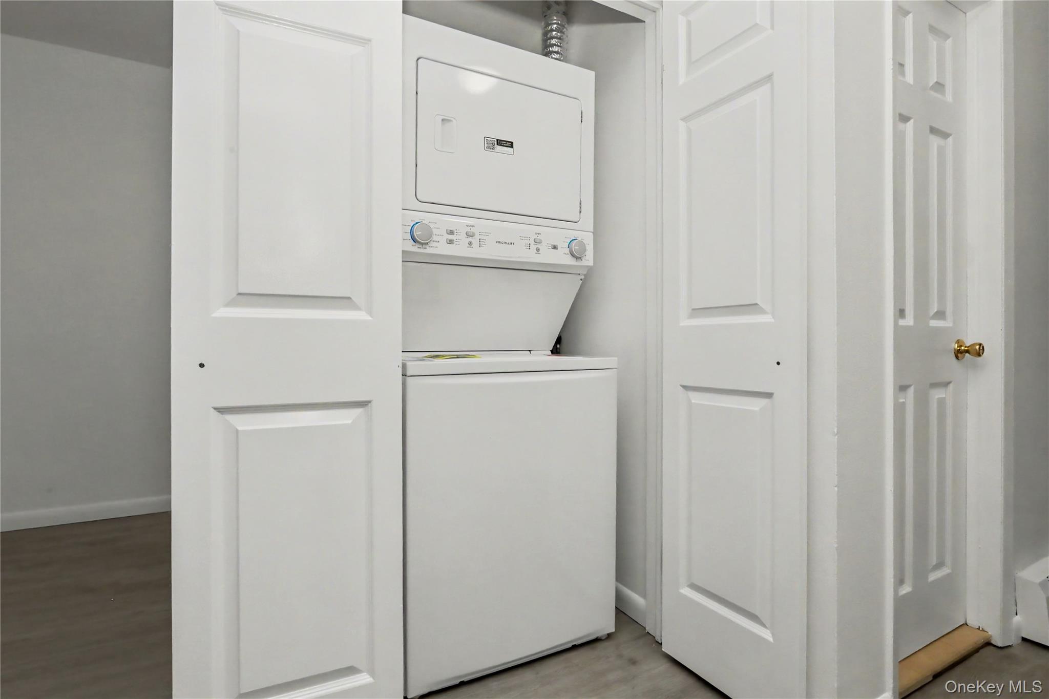 42 Coachlight Square Property Photo 15